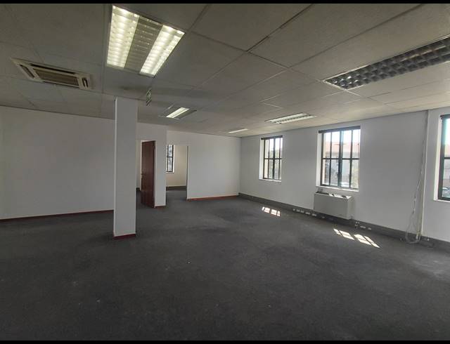 173M² OFFICE TO LET IN BRYANSTON